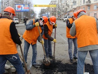 Во Владивостоке автолюбители показательно починили дорогу - автоновости